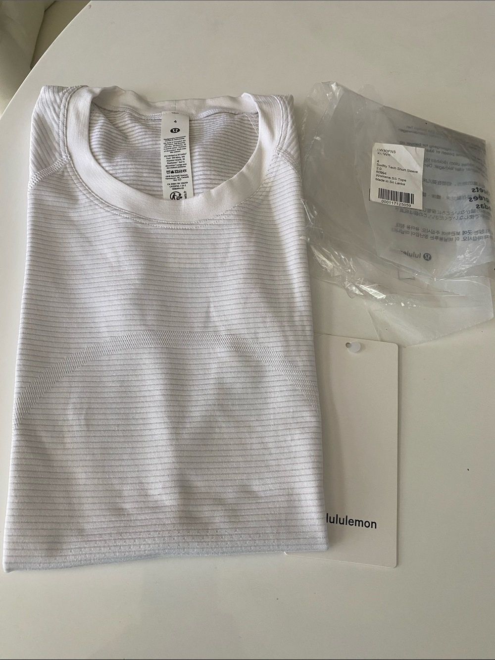 New Swiftly Tech Short-Sleeve Shirt 2.0 *Hip Length - White size 4 - Picture 2 of 6